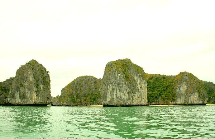 Ha Long Bay declared new world natural wonder